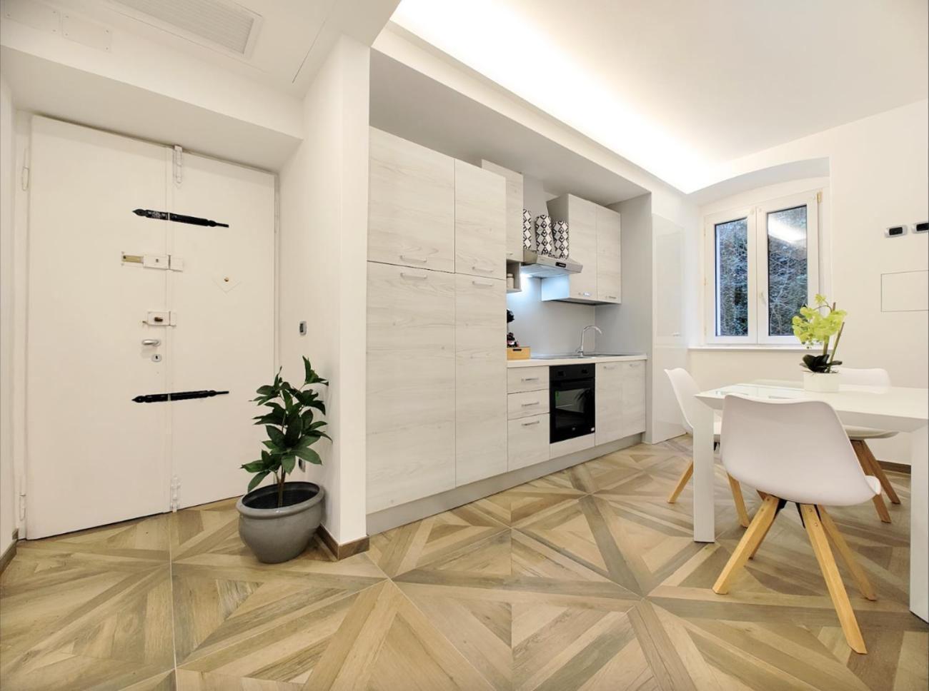 Trieste Stazione - Free Wifi Appartement Buitenkant foto